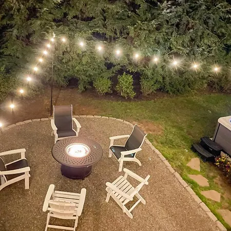 Family-Friendly Retreat With Hot Tub 1 Mi To Dtwn Villa
